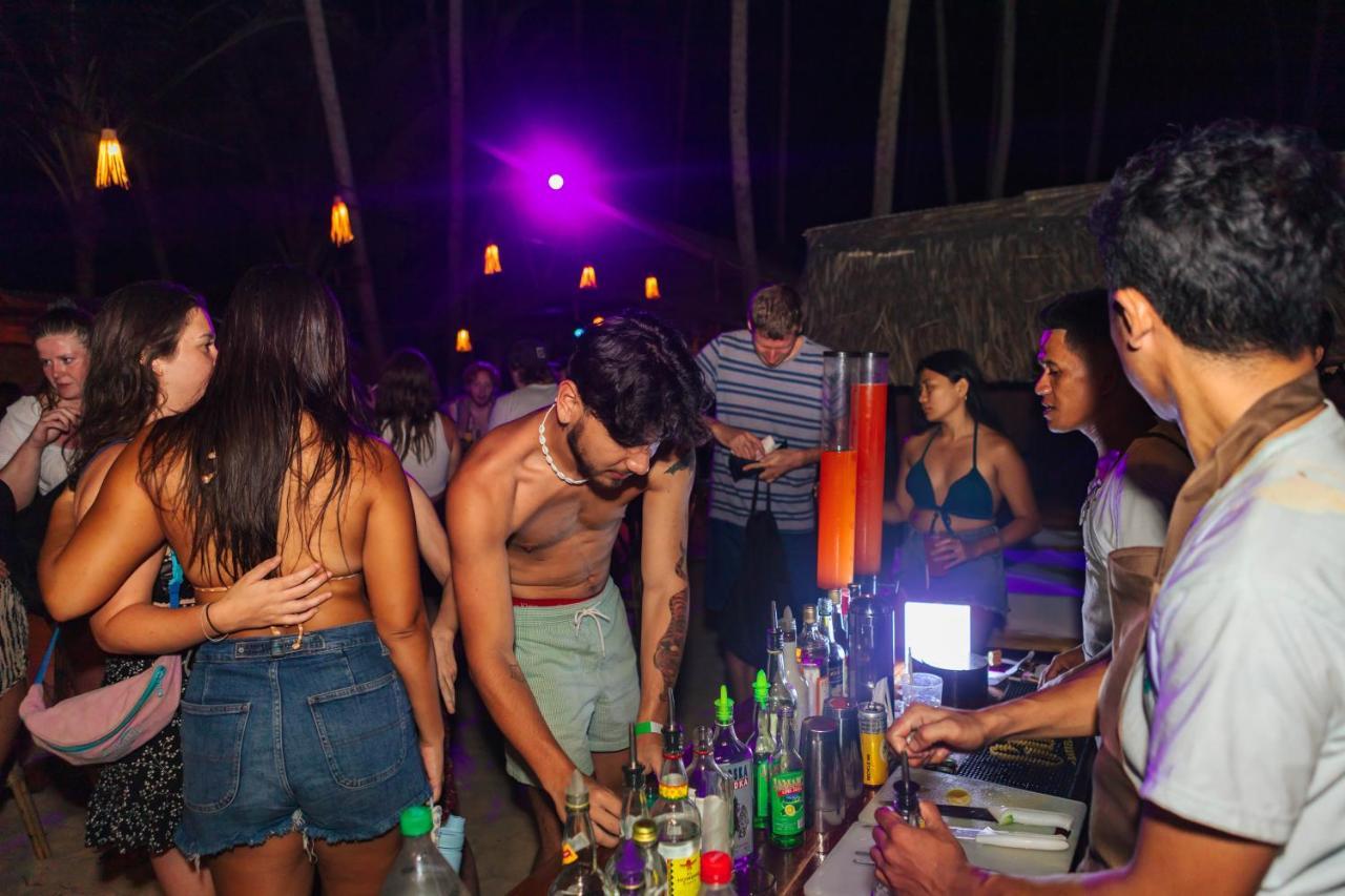 Mad Monkey Hostel Nacpan Beach (Adults Only) Эль-Нидо Экстерьер фото